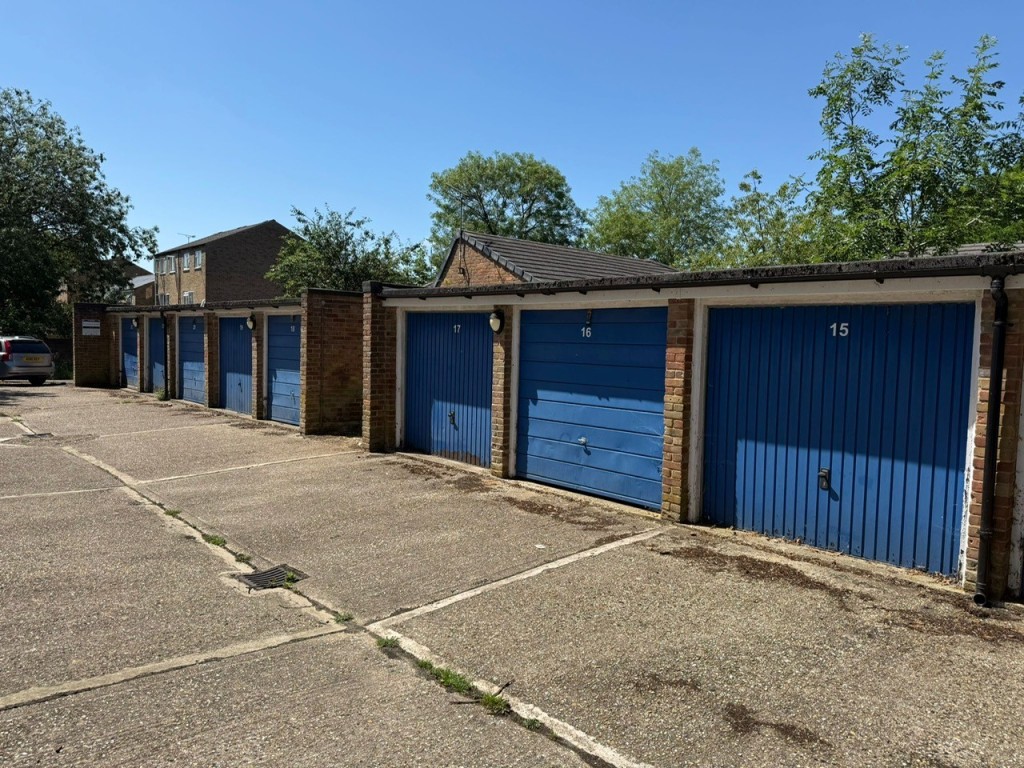 Lot: 23 - 18 LOCK-UP GARAGES FOR INVESTMENT - Garages 15 - 18